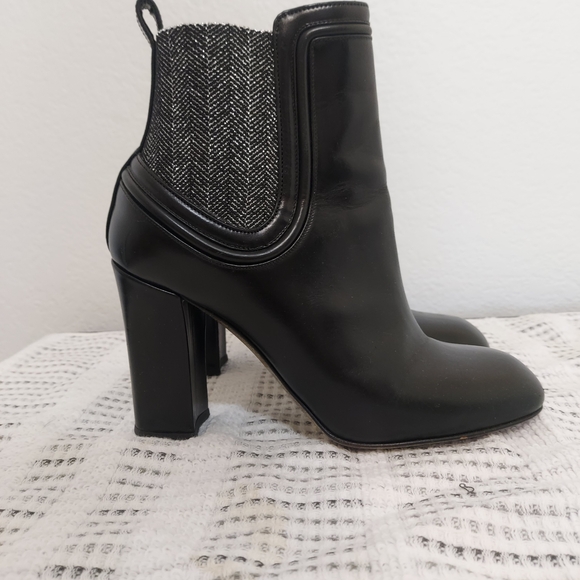 Alexander McQueen Chelsea Heeled Ankle Boots - Picture 3 of 5